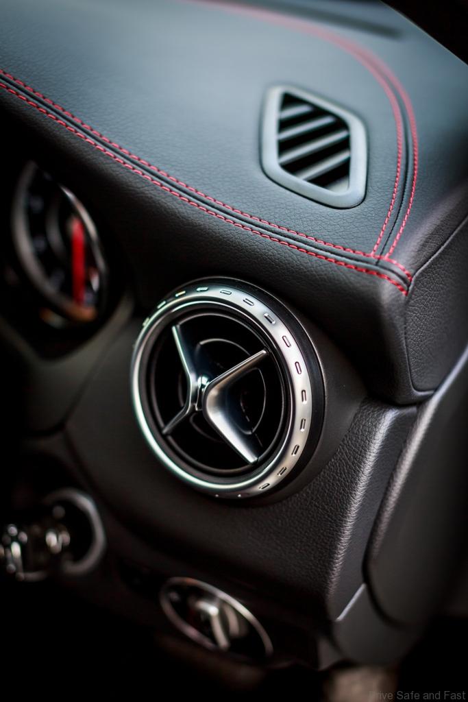 Mercedes-Benz-GLA-45-AMG_Interior-3