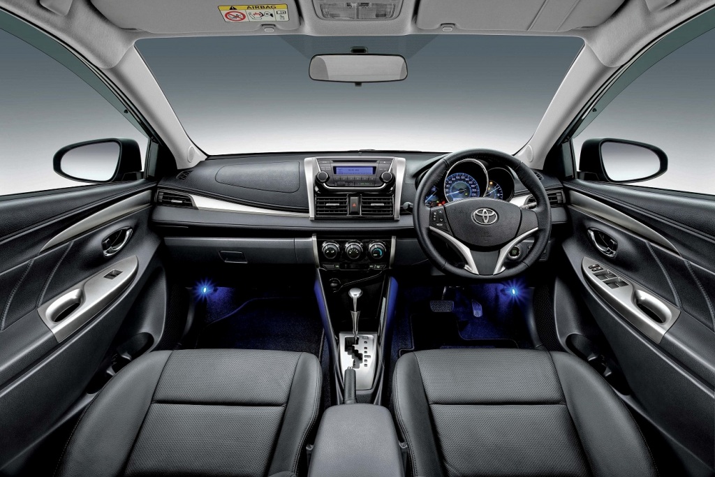 Toyota-Vios-1.5G-with-black-interior-and-blue-front-foot-illumination
